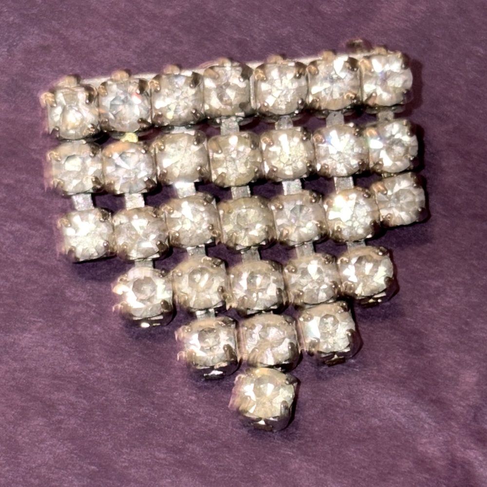 Dainty vintage crystal brooch